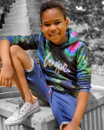 Ja' Siah young is posing for the photo. 